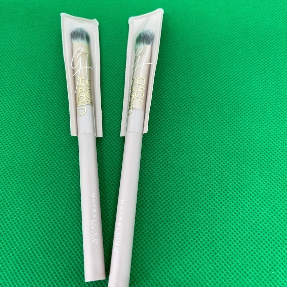 Maybelline Gigi Eye Center Brush- 2PC
